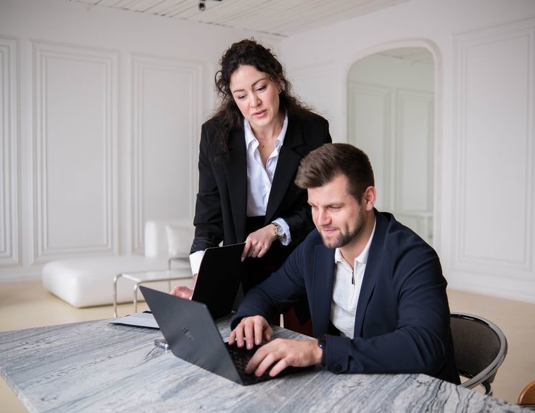 Работа дизайнеров интерьера в штате компании