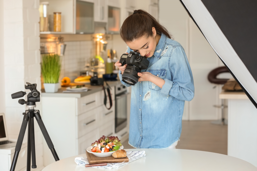 Девушка-фотограф