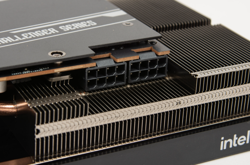 Проверка подключения питания для решения проблем с запуском игр на Intel Arc