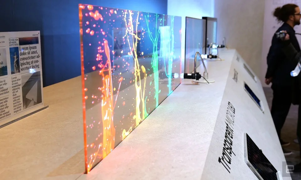 Samsung представила первый в мире прозрачный MicroLED-экран на выставке CES 2024