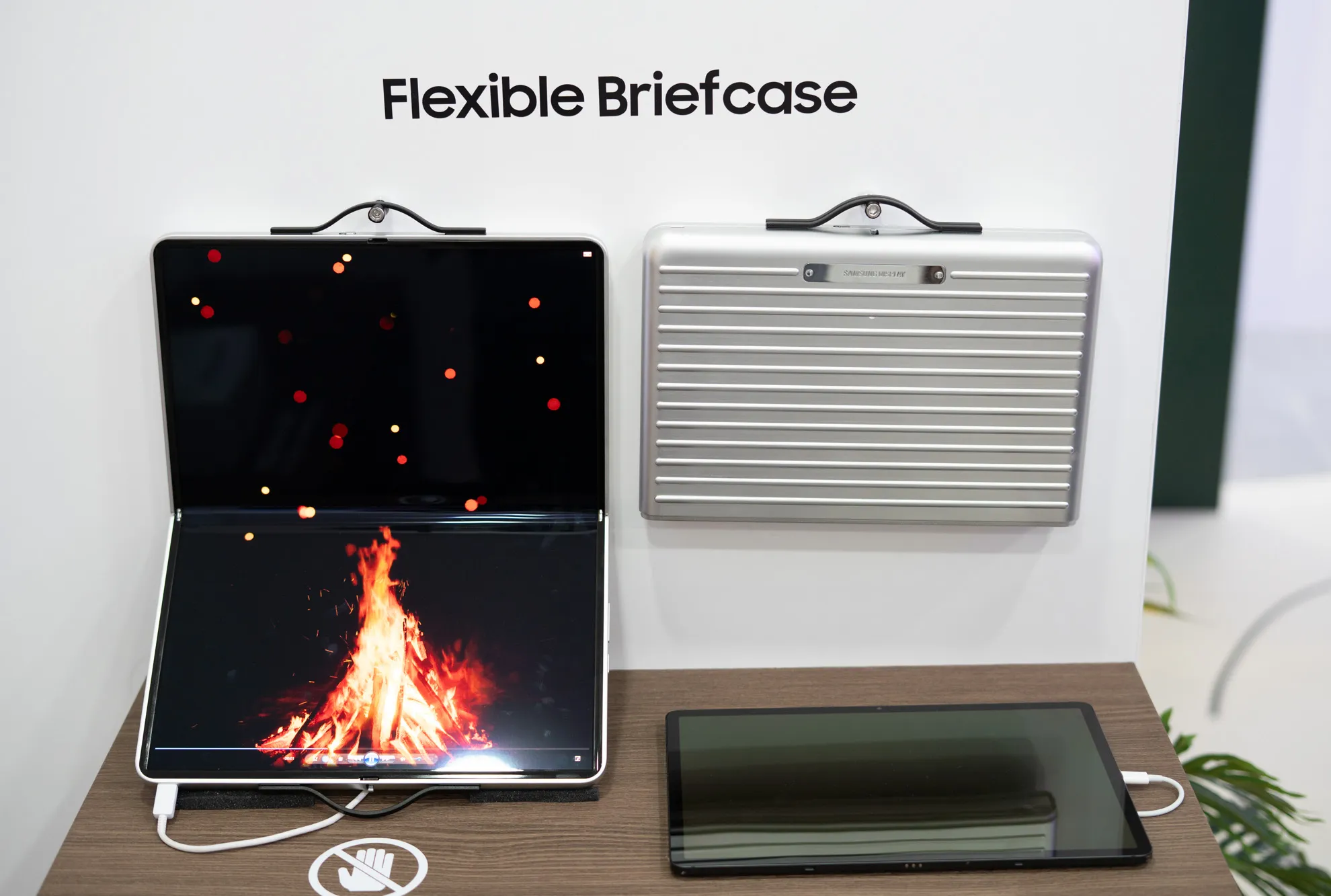 Как выглядит прототип Flexible Briefcase