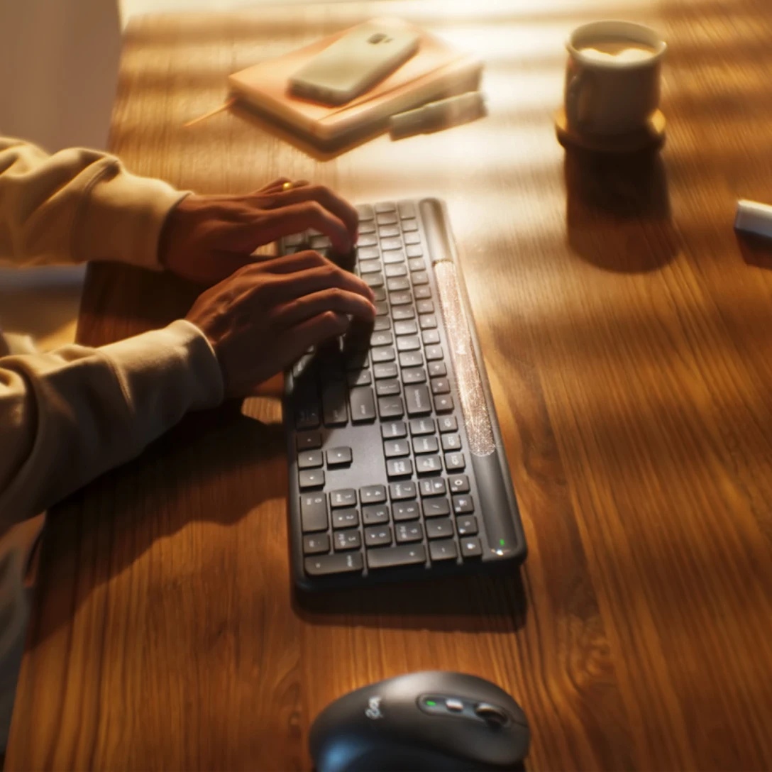 Беспроводная клавиатура Signature Slim Solar+ K980