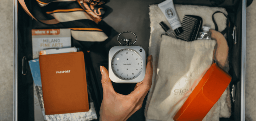 Компания Balmuda и экс-дизайнер Apple представили премиальный будильник с режимами для сна и работы