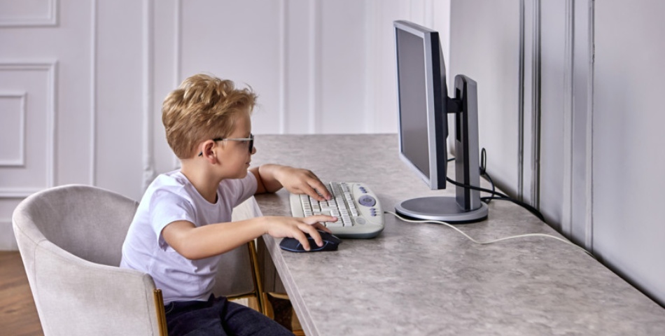 Онлайн-курсы программирования для детей 8 лет: что выбрать – Scratch или Minecraft?