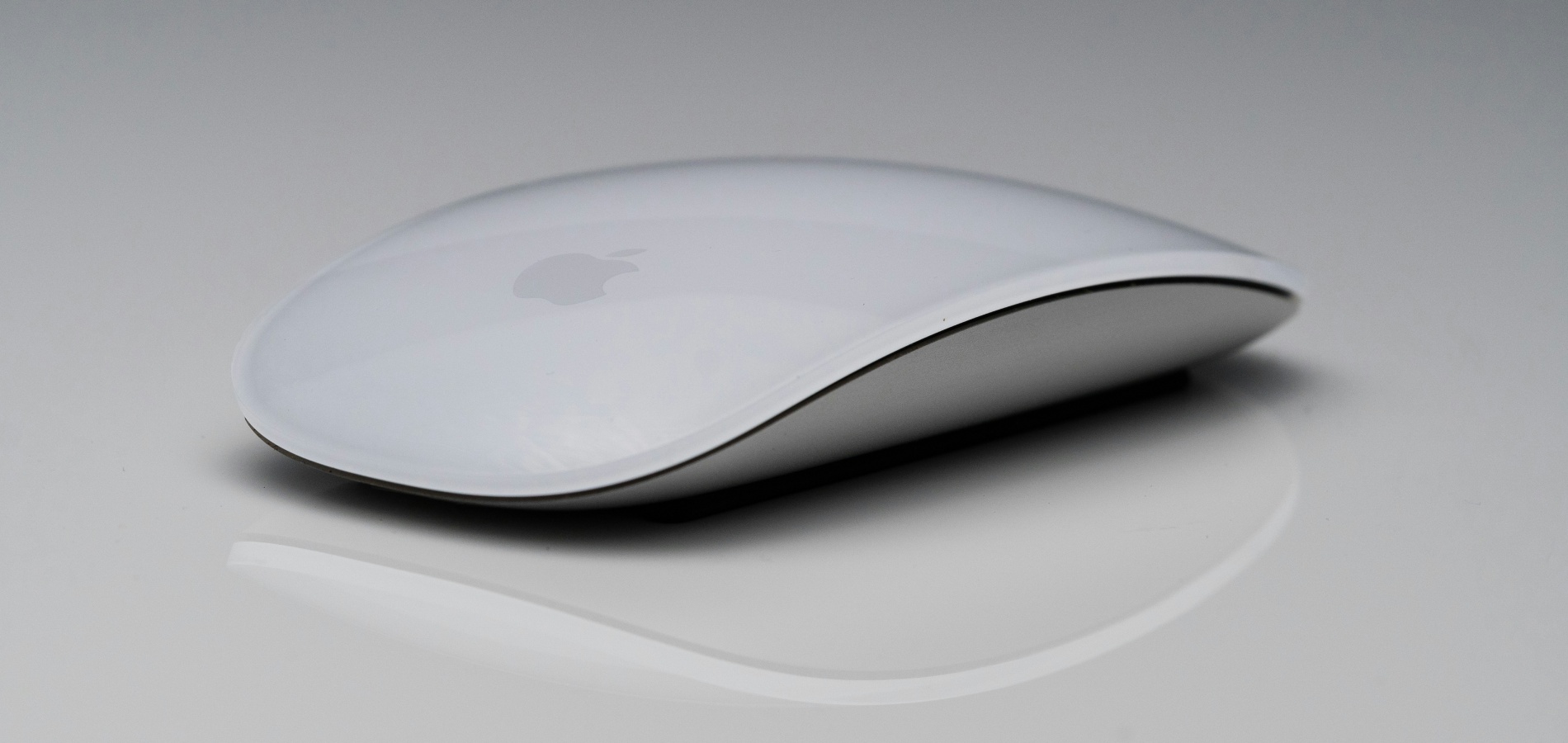 Apple переработает дизайн и перенесет порт зарядки Magic Mouse