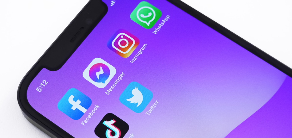 Facebook, Instagram и WhatsApp исчезли из интернета на 6 часов. Что произошло?