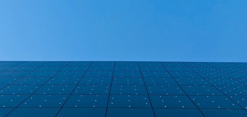 В ОАЭ построили крупнейшую солнечную электростанцию в мире