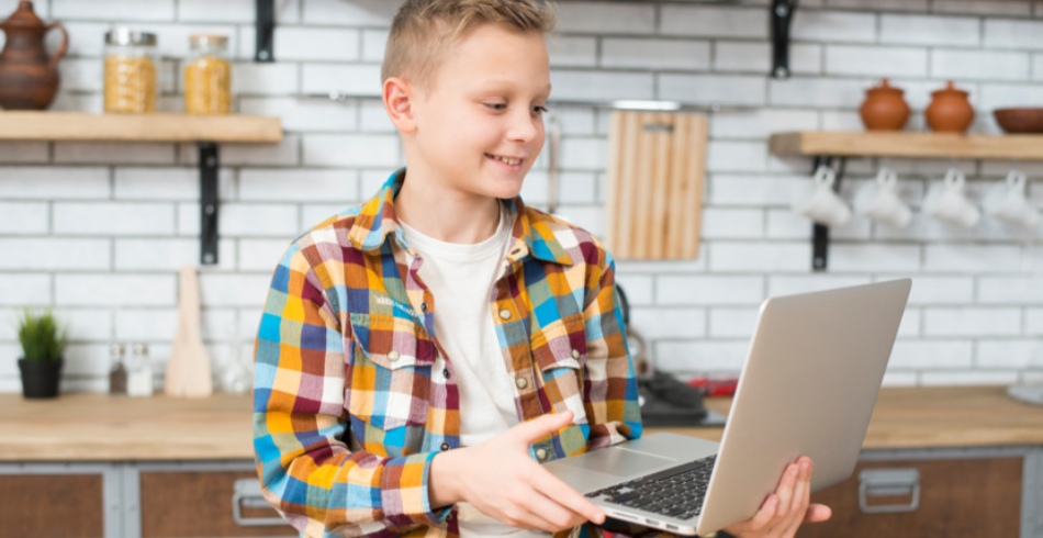 Онлайн-программирование для детей 9 лет: 5 подходящих программ