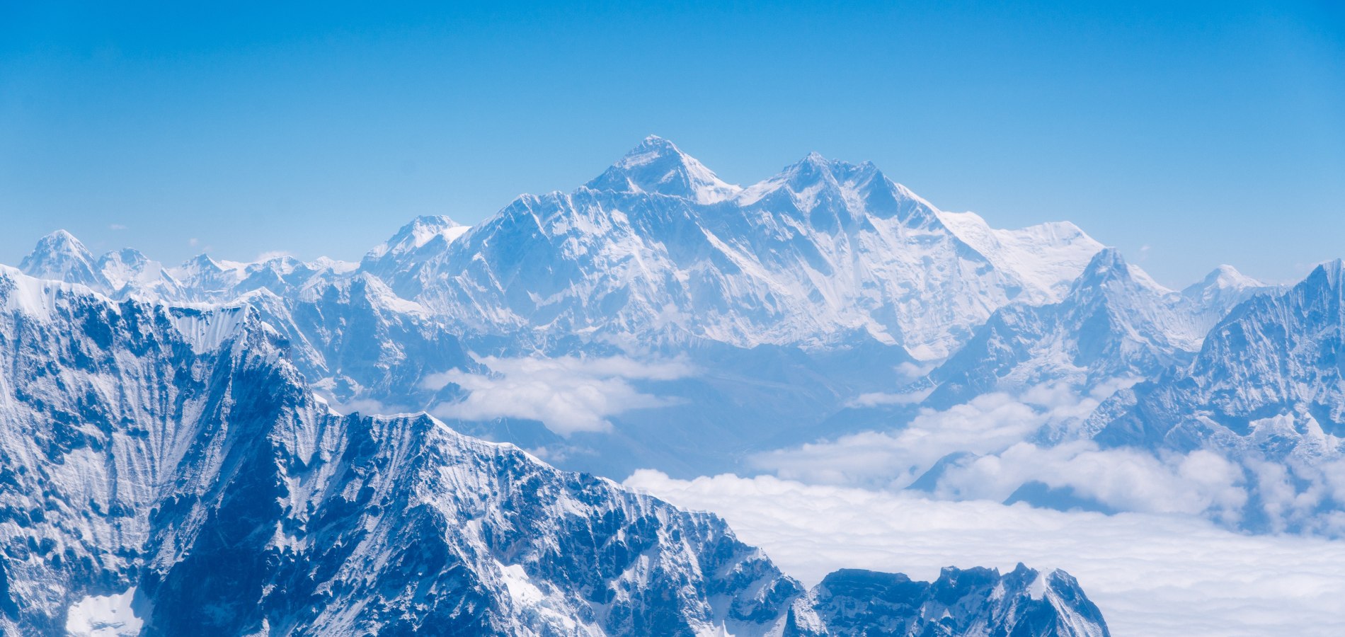 Беспилотник DJI впервые в истории облетел вершину Эвереста