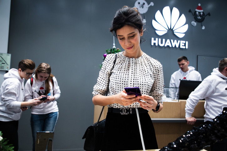 Компания Huawei выбрала амбассадором бренда актрису Равшану Куркову